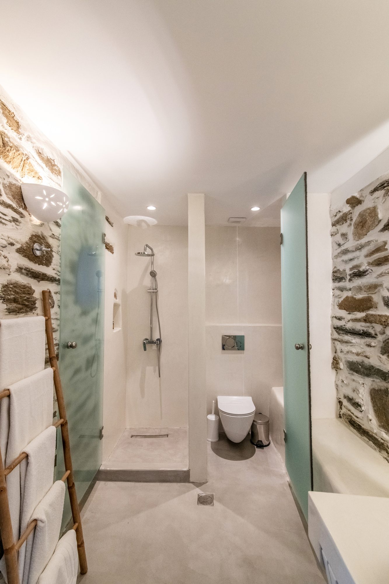 Shower vertical
