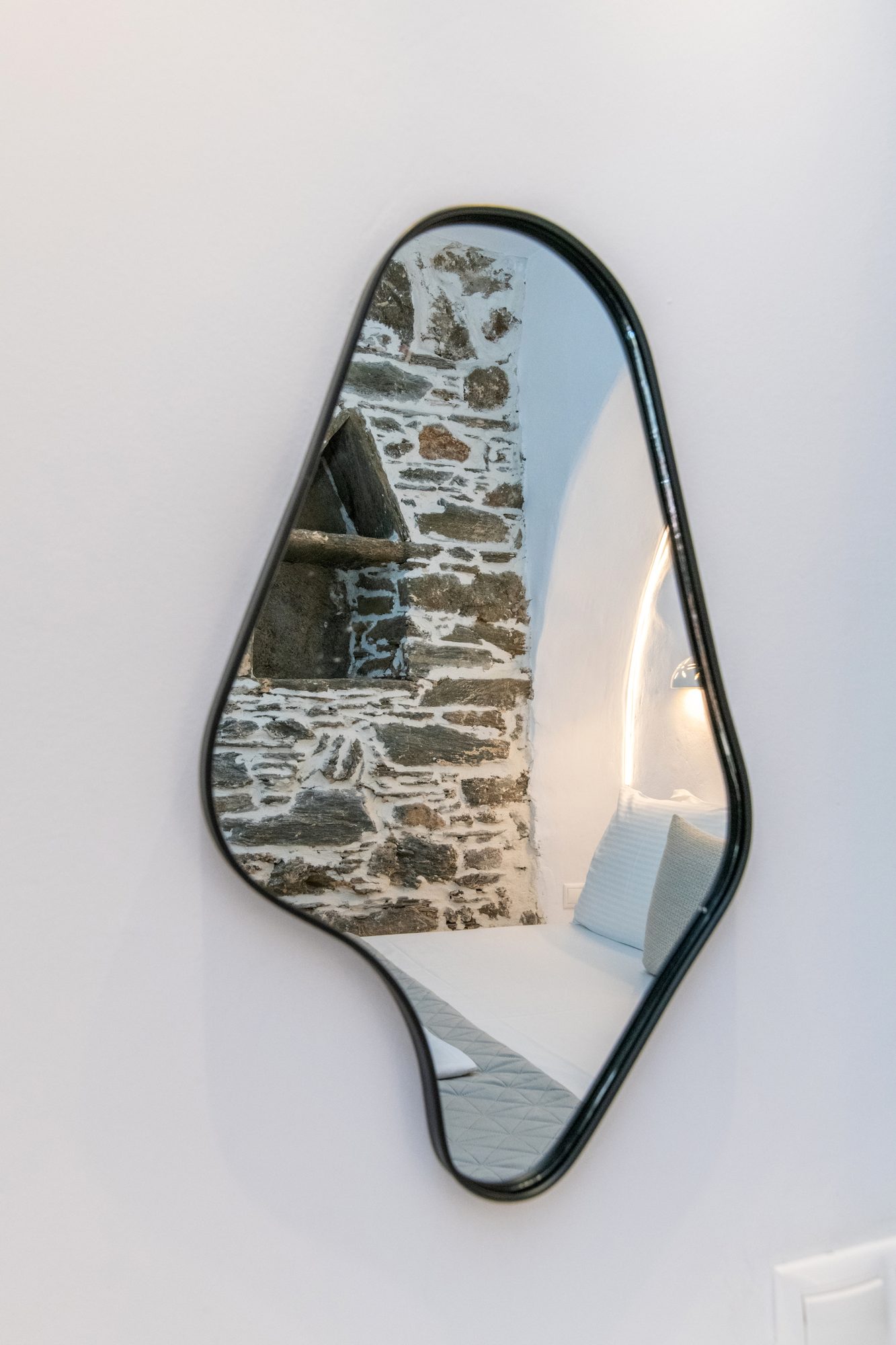 Mirror detail